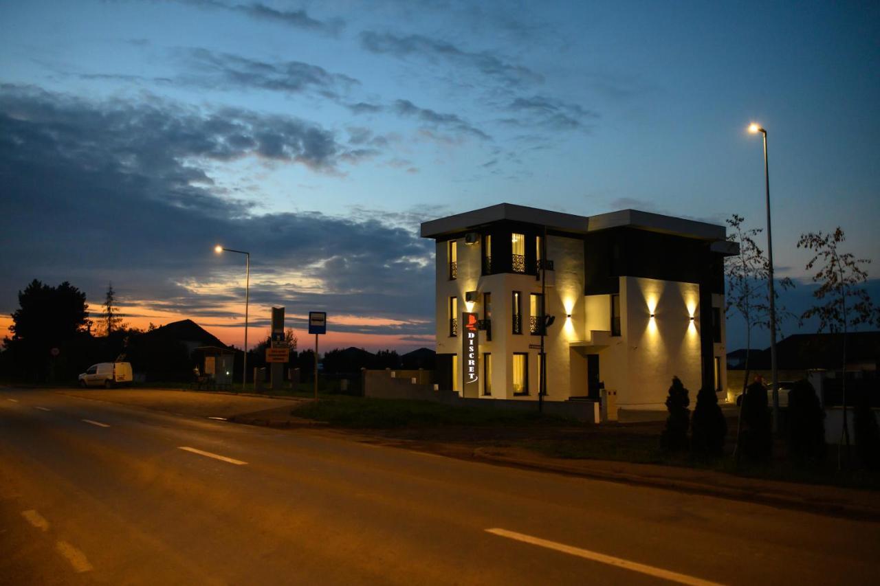 Hotel Vila Discret Satu Mare Exterior photo